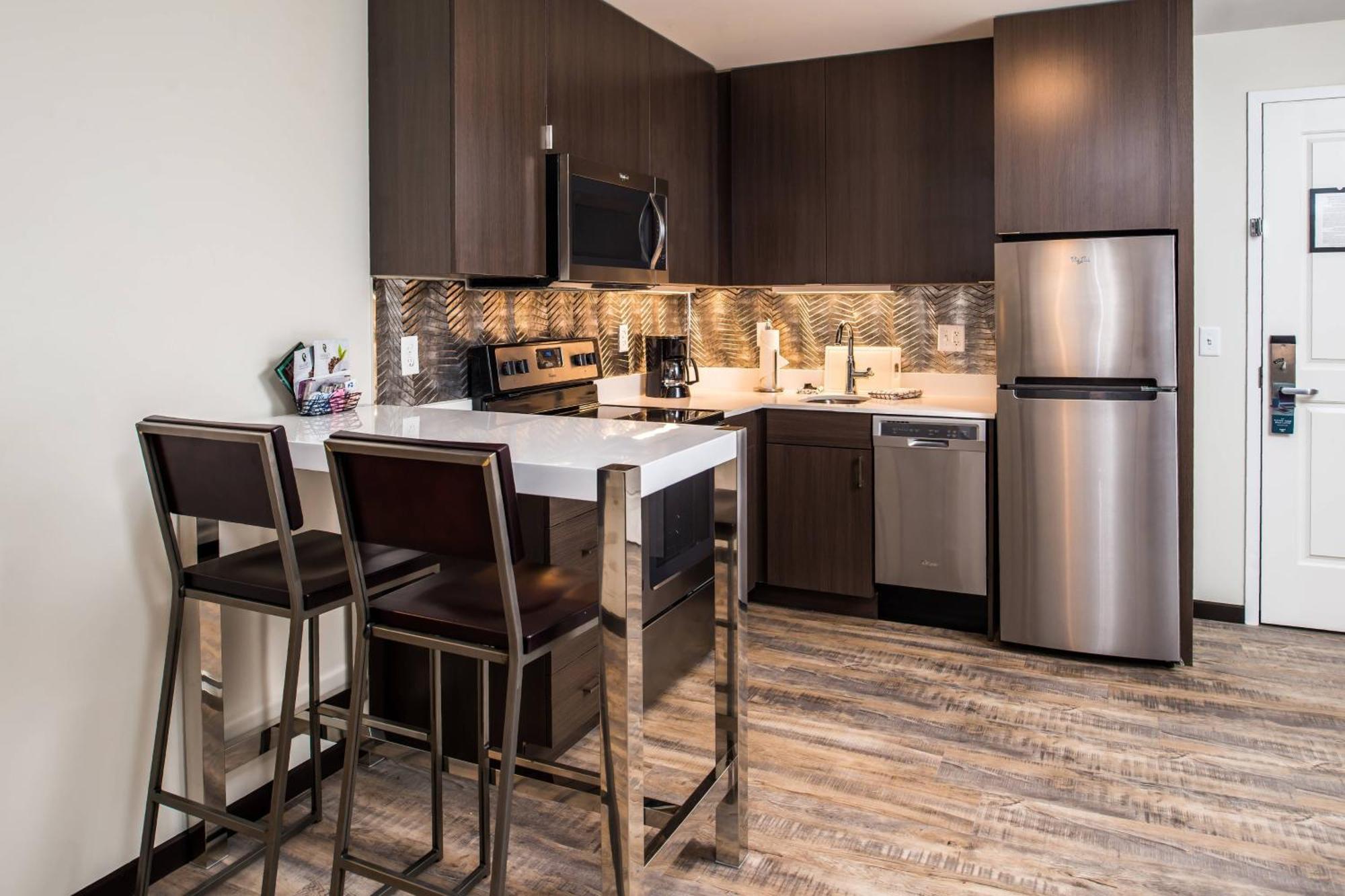 One-Bedroom King Suite